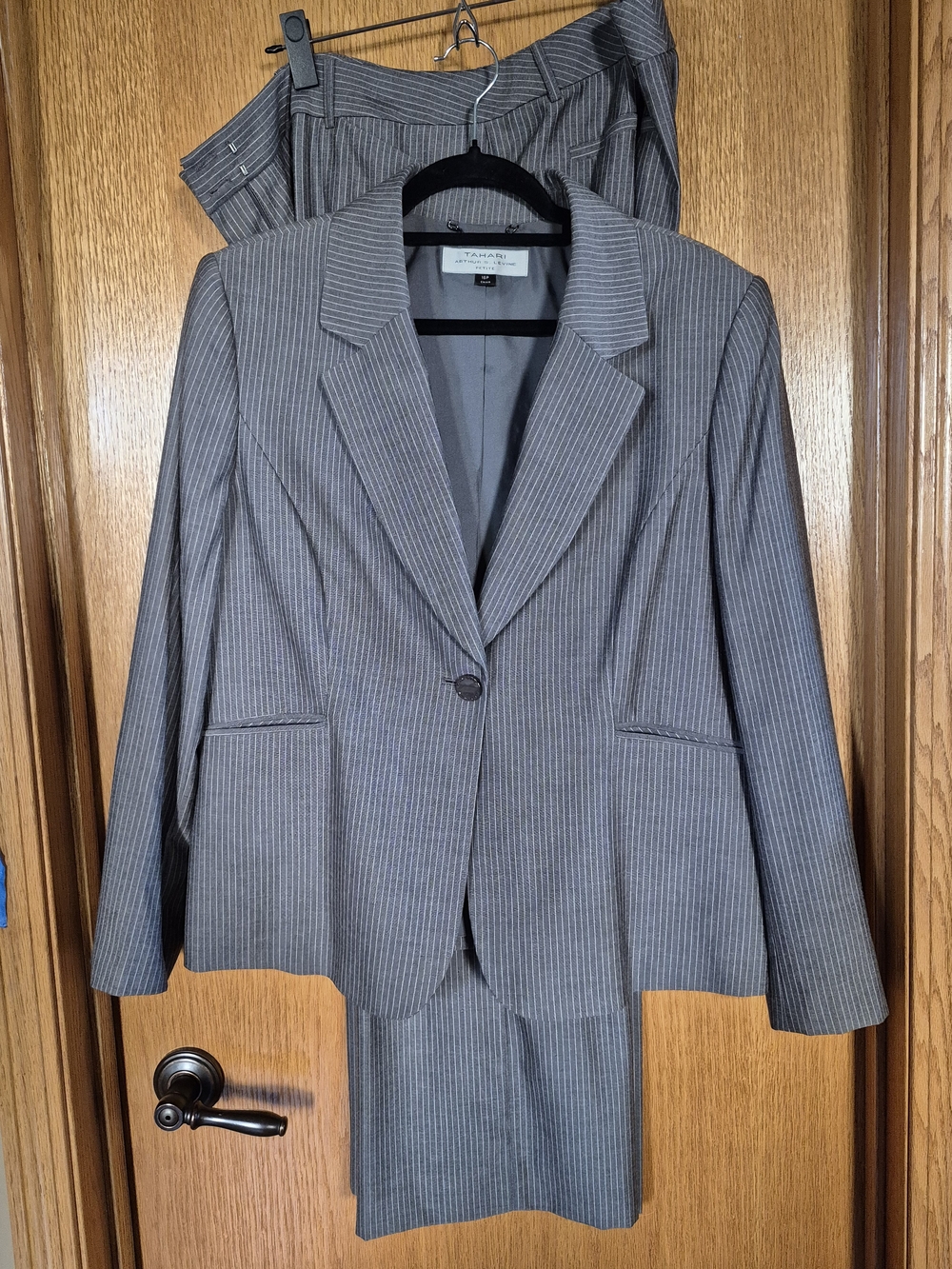 Tahari ASL Gray Pinstripe Women's Size 16P Professional Jacket and Pants Suit